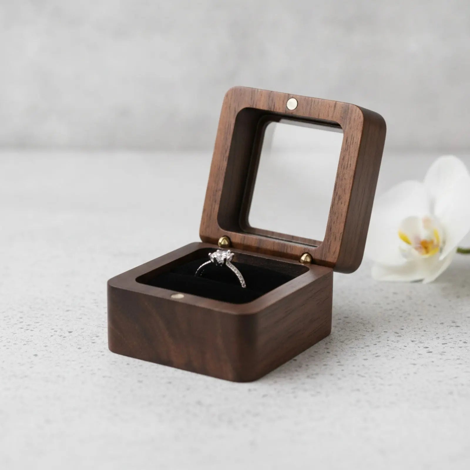 Boîte à Bague en Bois Travaillé